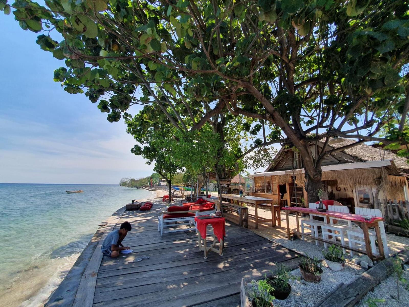 Sunset Moyo Bungalows Moyo Island ภายนอก รูปภาพ
